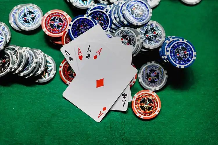 မြန်မာ့ ကစားသမားများ Mobile Slots ကစားနေသောမြင်ကွင်း